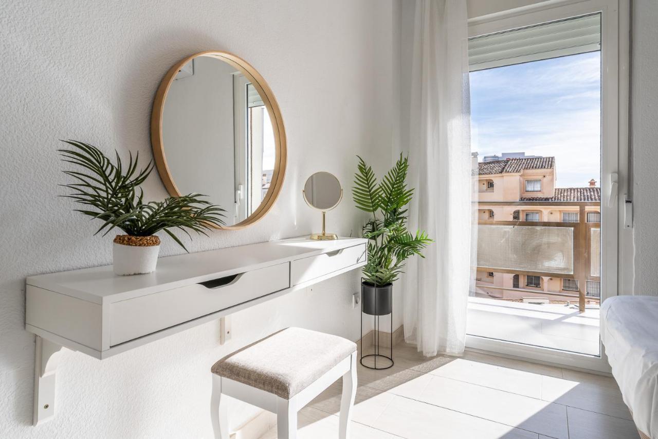 Sea View 2 Bedroom Apartment 2 Min Away From The Beach Torremolinos Bagian luar foto