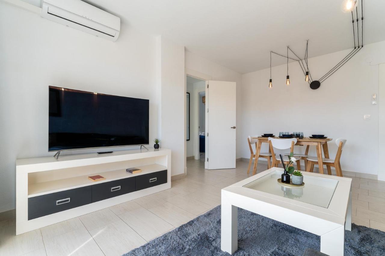 Sea View 2 Bedroom Apartment 2 Min Away From The Beach Torremolinos Bagian luar foto