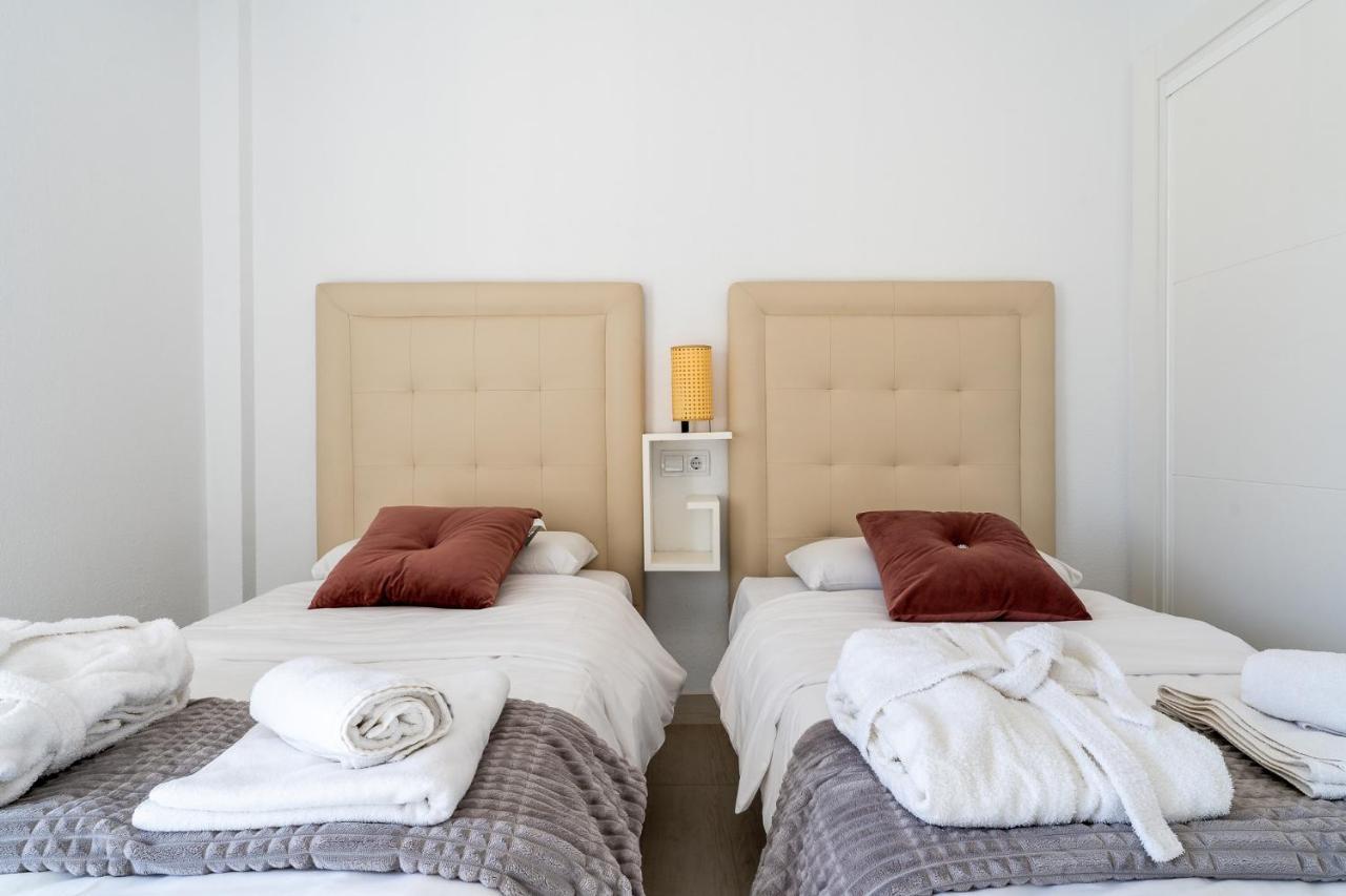 Sea View 2 Bedroom Apartment 2 Min Away From The Beach Torremolinos Bagian luar foto