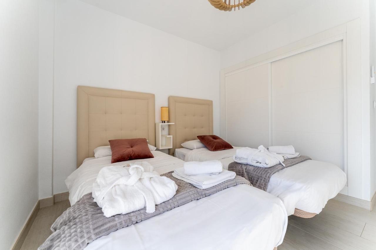 Sea View 2 Bedroom Apartment 2 Min Away From The Beach Torremolinos Bagian luar foto